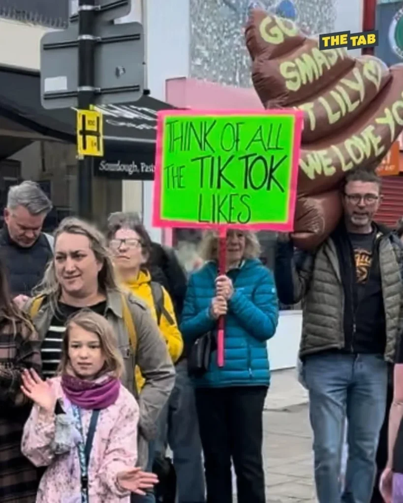 Person holding a fun marathon side