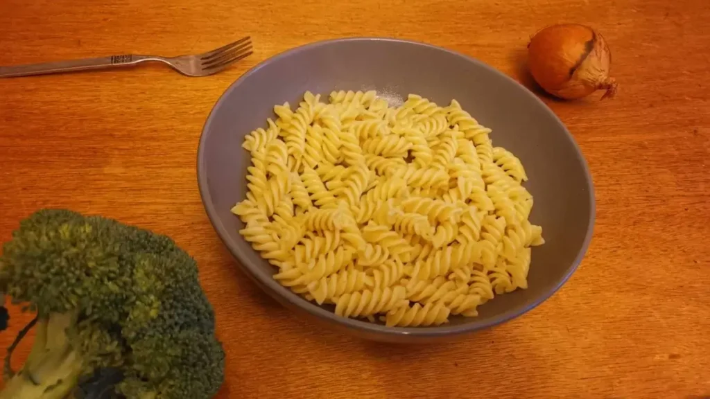 A plain pasta bowl is great source of simple carbs.