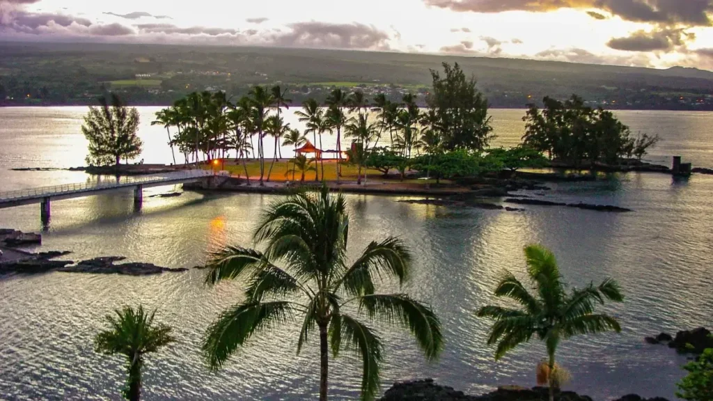 Runners at the Hawaii Bird Conservation Marathon in Hilo enjoy lush rainforests and stunning coastlines.