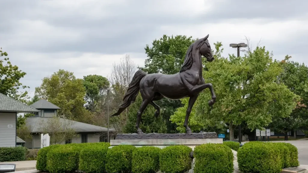 Statue of a horse in Lexington, Kentucky, symbolizing the Horse Capital Marathon.