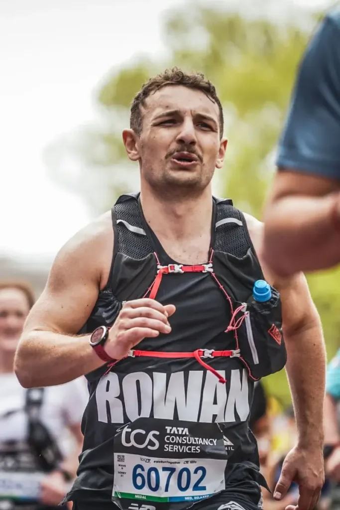 row running the london marathon