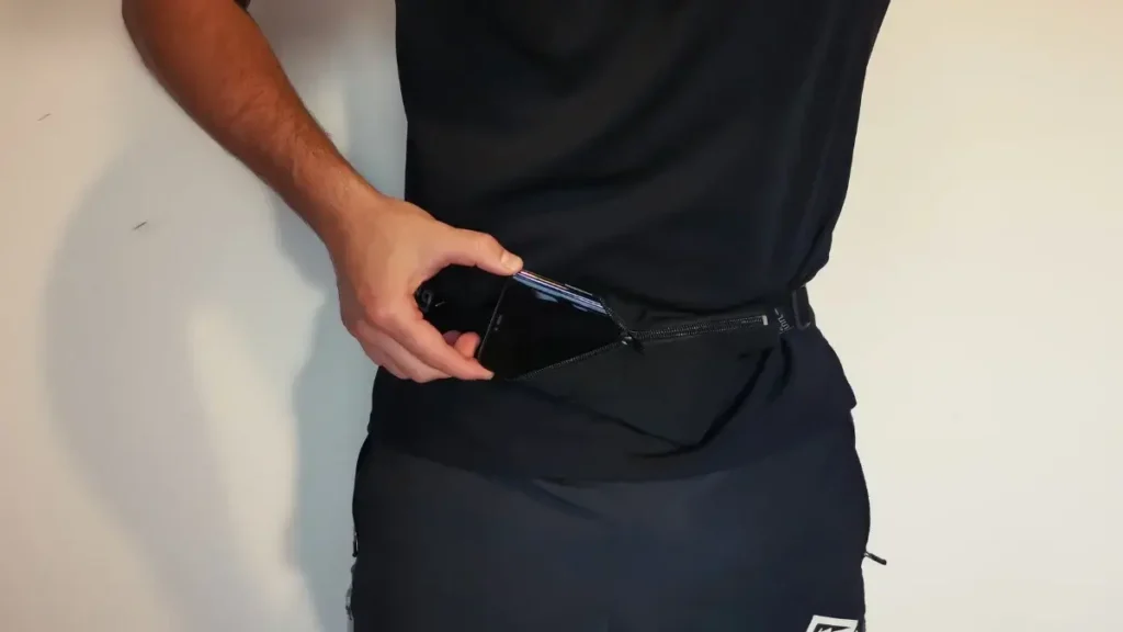 spibelt showing phone storage